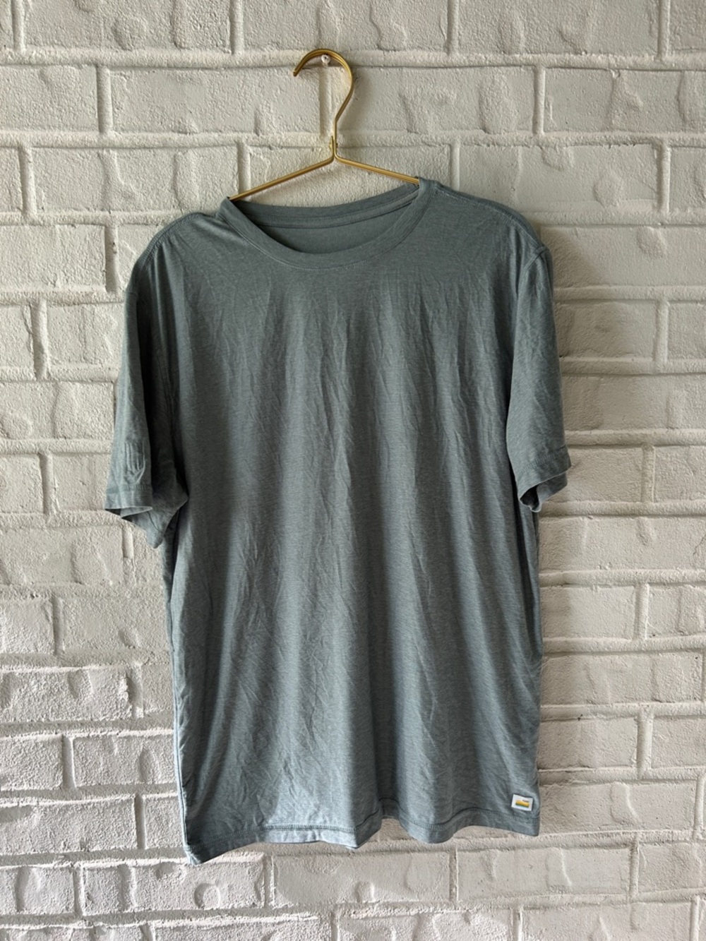 Vuori men’s tee large